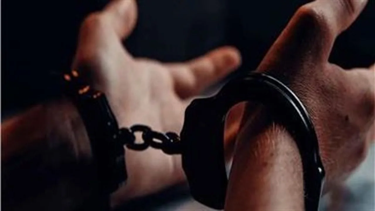 سقوط لصين.. تفاصيل القبض على متهمين بخطف هاتف سيدة في التجمع الخامس